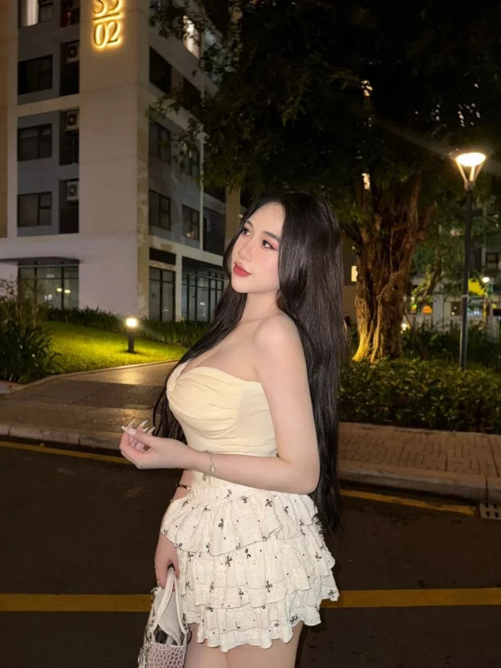 Diệu Ý Pham profile in Orchard, Singapore — photo 2