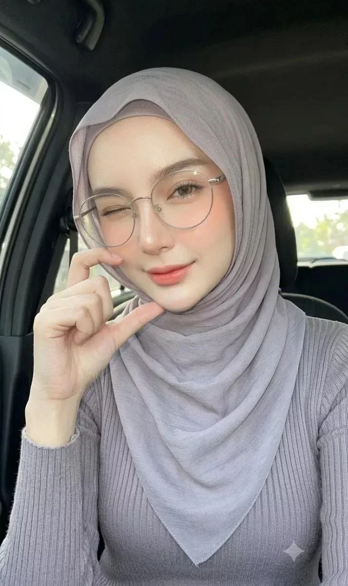 A calm final review before booking a Singapore escort
